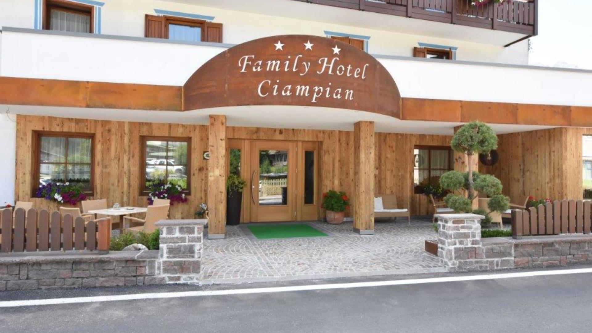 Family Hotel Ciampian***
